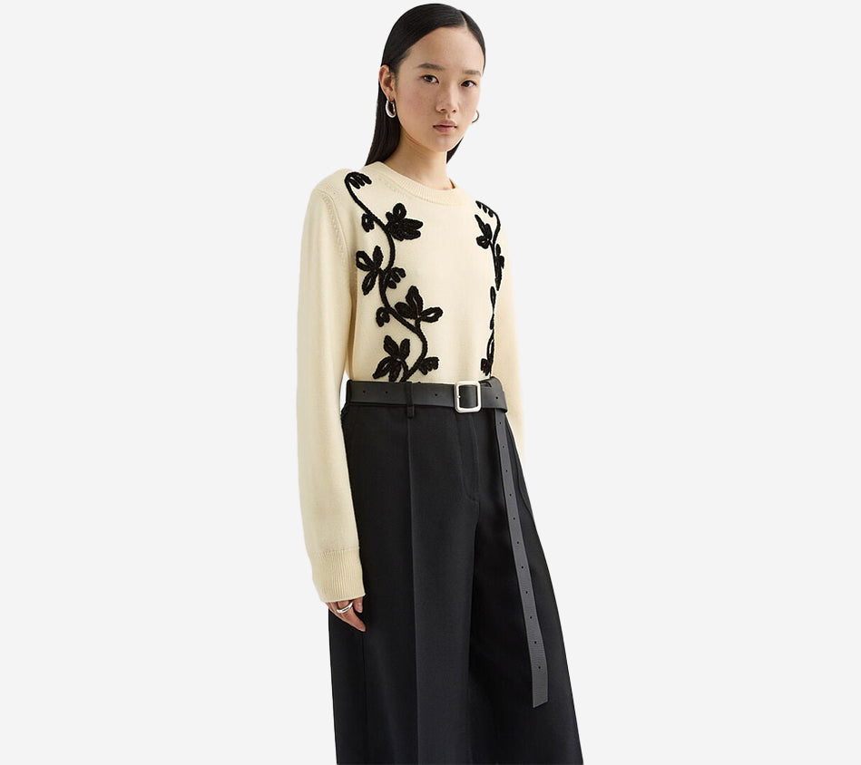 JIL-LS CN JUMPER W/FLOWER EMBROIDERY DETAIL