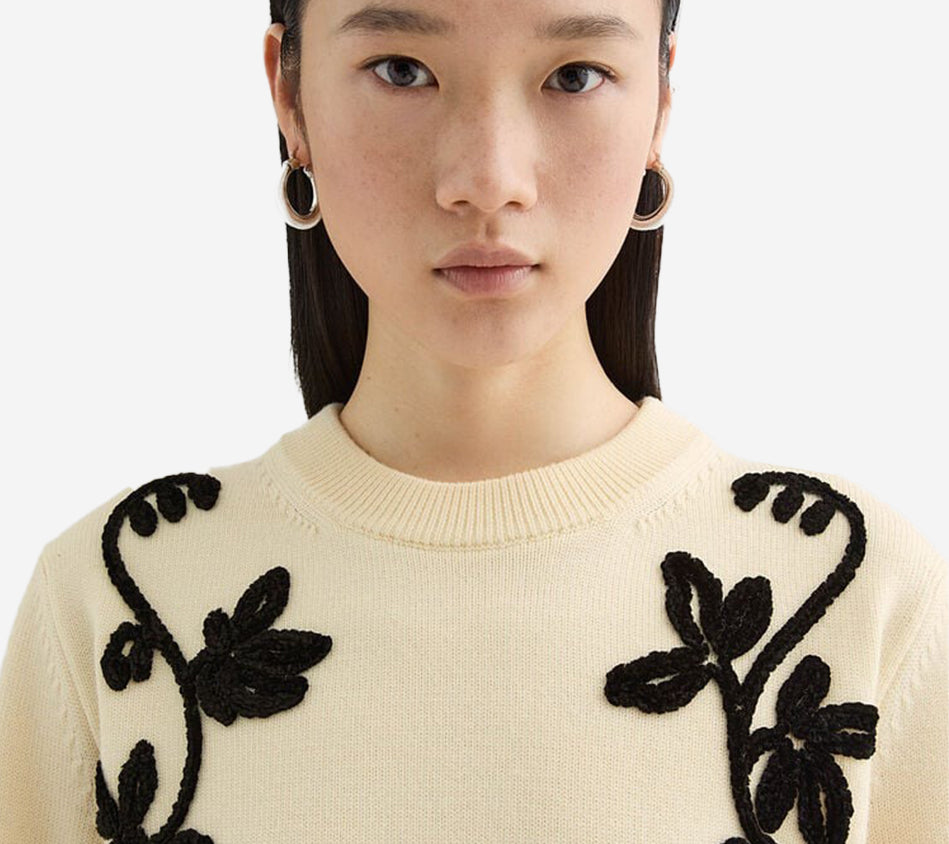 JIL-LS CN JUMPER W/FLOWER EMBROIDERY DETAIL
